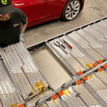 Перевірка батареї Tesla