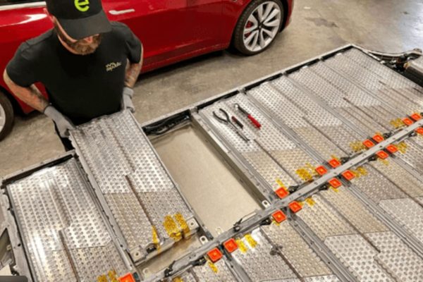 Перевірка батареї Tesla